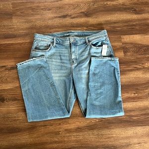 NWT OLD NAVY BOYFRIEND CROPPED JEANS DISTRESSED BACK LEG HEM SIZE 14